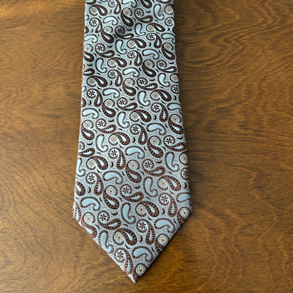NWOT Ermenegildo Zegna Paisley Tie in Brown and Gray